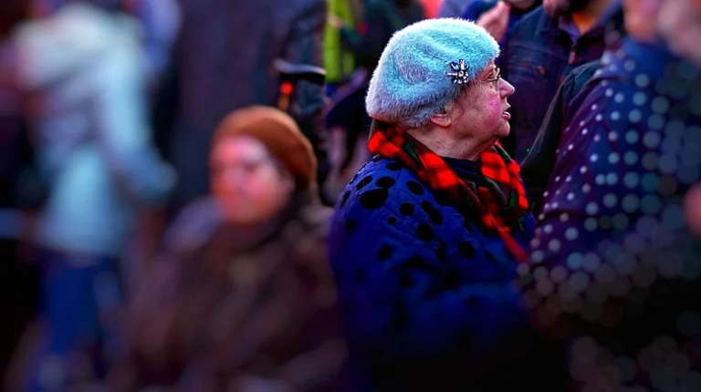Vannak nyugdíjasok, akik kapnak karácsonyi juttatást 2020-ban — a KMDSZ illusztrációja