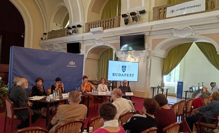 Mit tehetnek az önkormányzatok az idősekért? — a KMDSZ illusztrációja